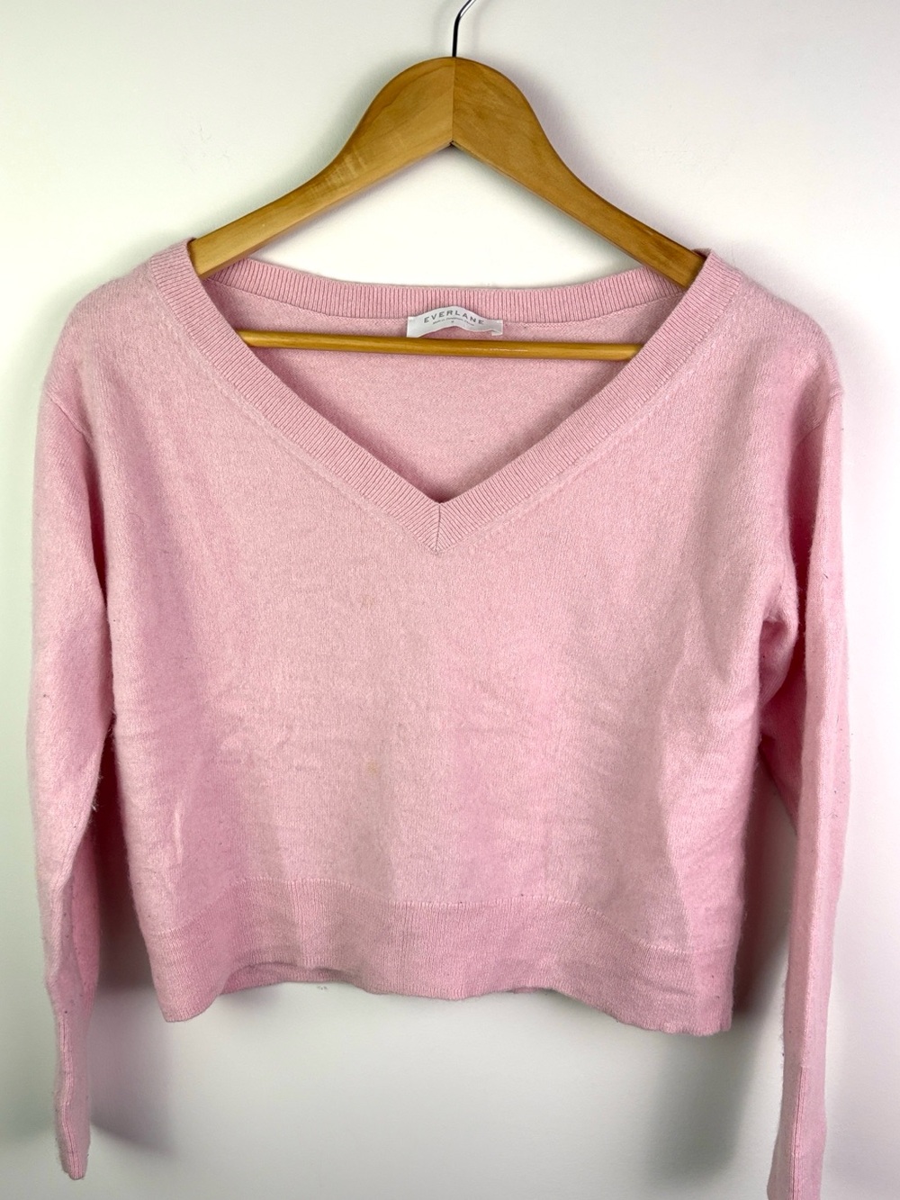 Everlane 100% cashmere Light Pink V-Neck cropped Sweater size S***